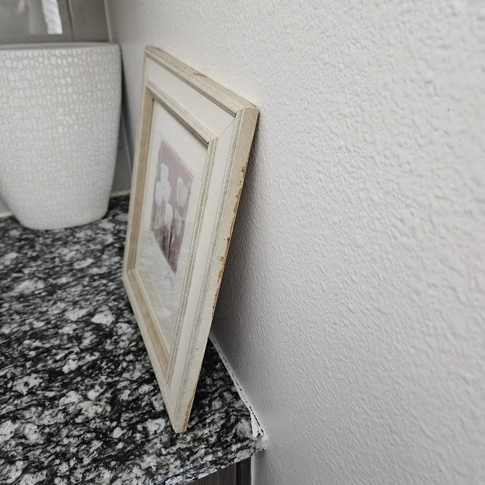 Tulips‎ Print with J.Kiley Signature in a beige and gold glitter wooden frame